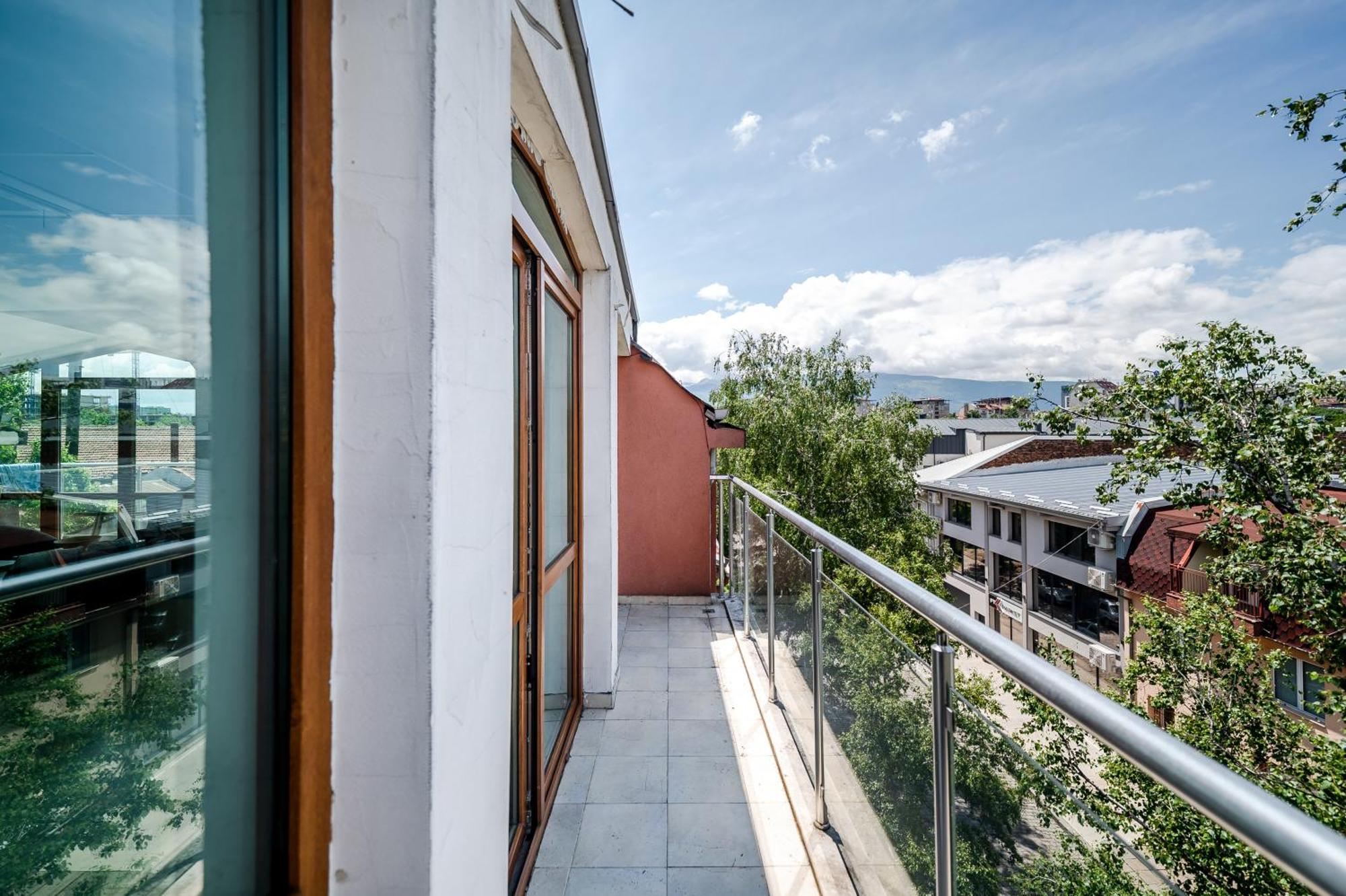 Bulrock Residance Apartment